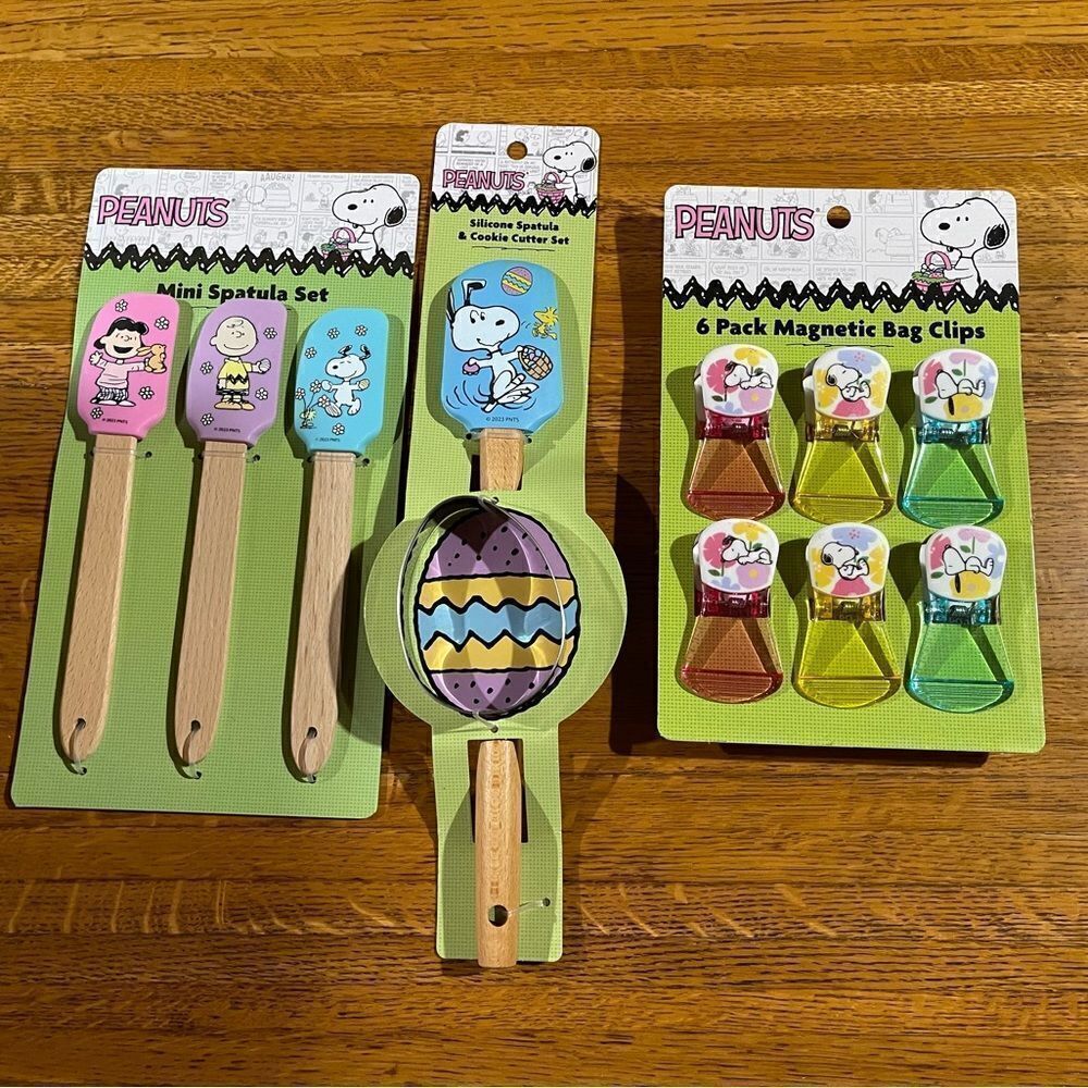Peanuts Snoopy Spring Bag Clips, Spatulas and Cookie Cutter Set of 11 NWT